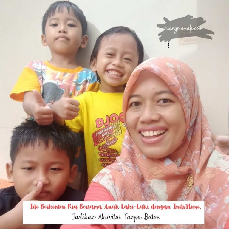 berkonten ria bersama anak laki-laki